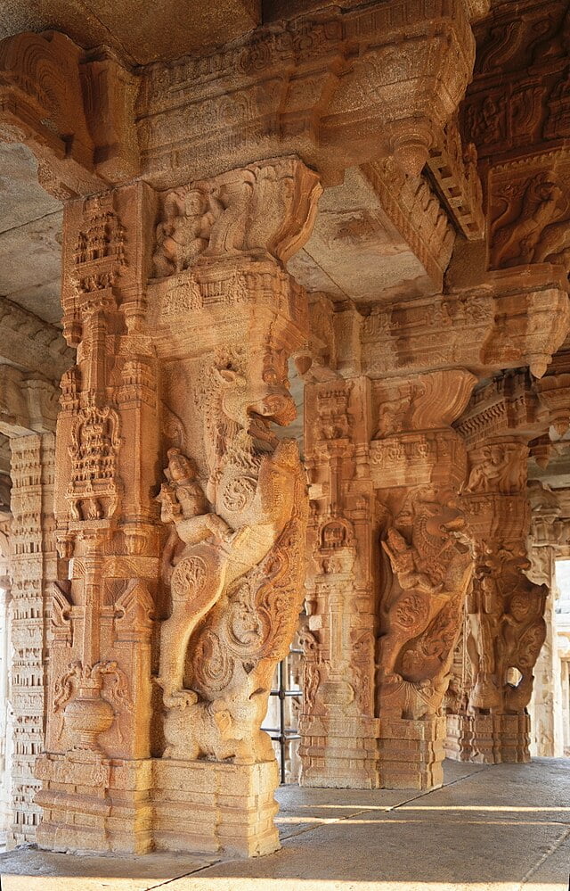 Hampi_-_Vittala_Temple_-_Mahamandapa_Columns