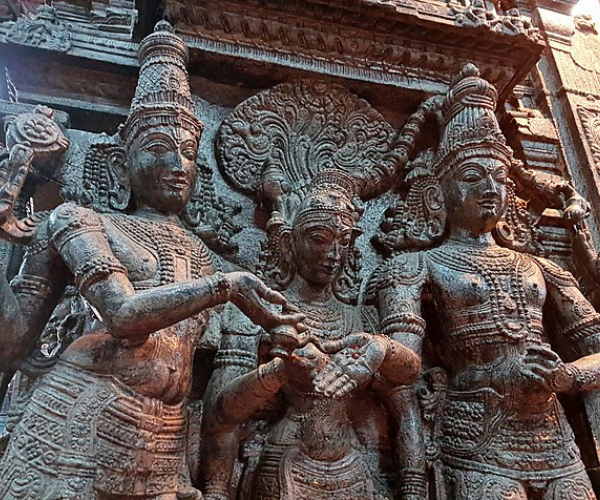 640px-Vishnu_presiding_over_the_marriage_of_Shiva_and_Parvati_(Meenakshi),_Meenakshi_Temple,_Madurai_(3)_(23675173968)