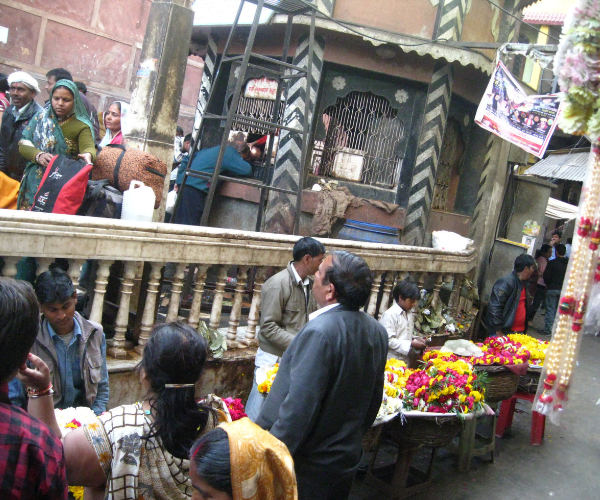 Bihari_ji_ki_gali_outsideBanke_bihari_temple_Vrindavan