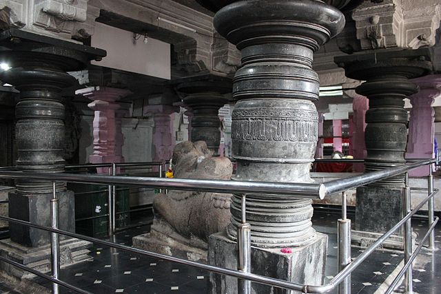 Nandi_mantapa_with_lathe_turned_pillars_inside_the_Gavi_Gangadhareshwara_temple_at_Shivagange_near_Bangalore
