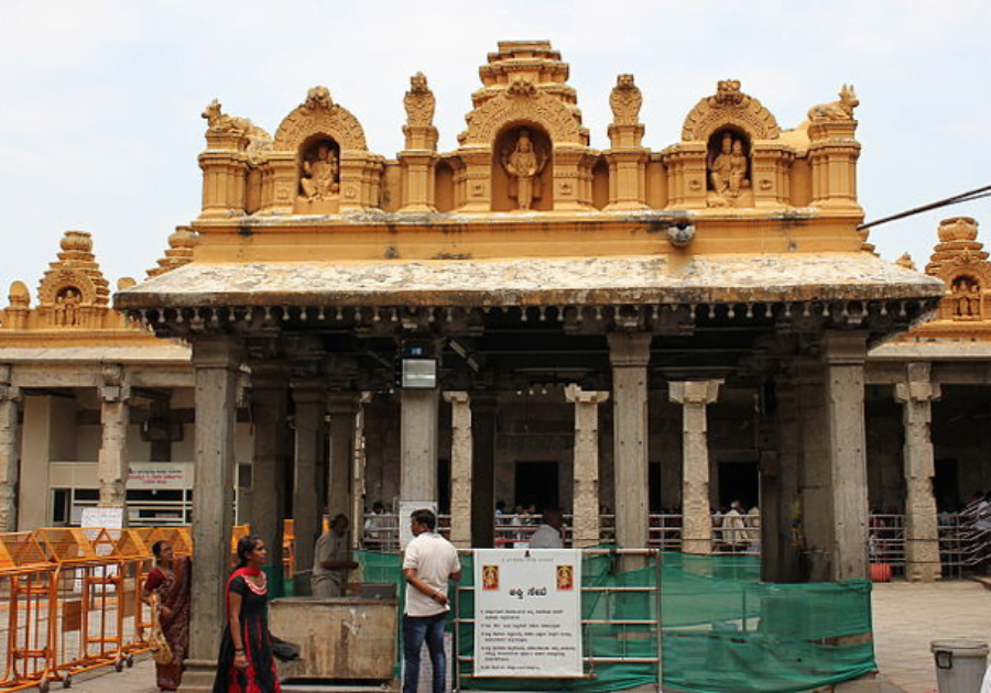 Open_mantapa_with_sala_roofs_in_the_Srikanteshwara_temple_complex_at_Nanjangud