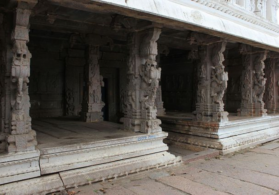 View_of_open_mantapa_with_Yali_pillars_beside_the_Gavi_Gangadhareshwara_temple_on_Shivagange_hill