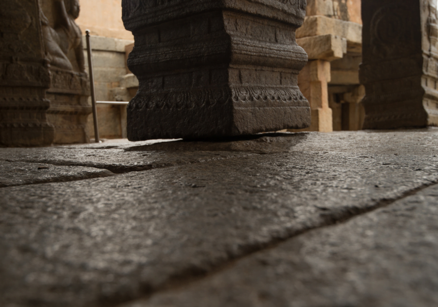 Hanging Pillar Veerabhadra Temple Lepakshi