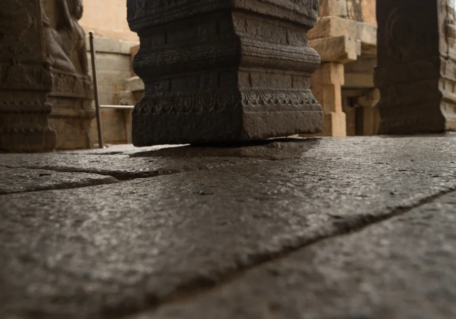 Hanging Pillar Veerabhadra Temple Lepakshi