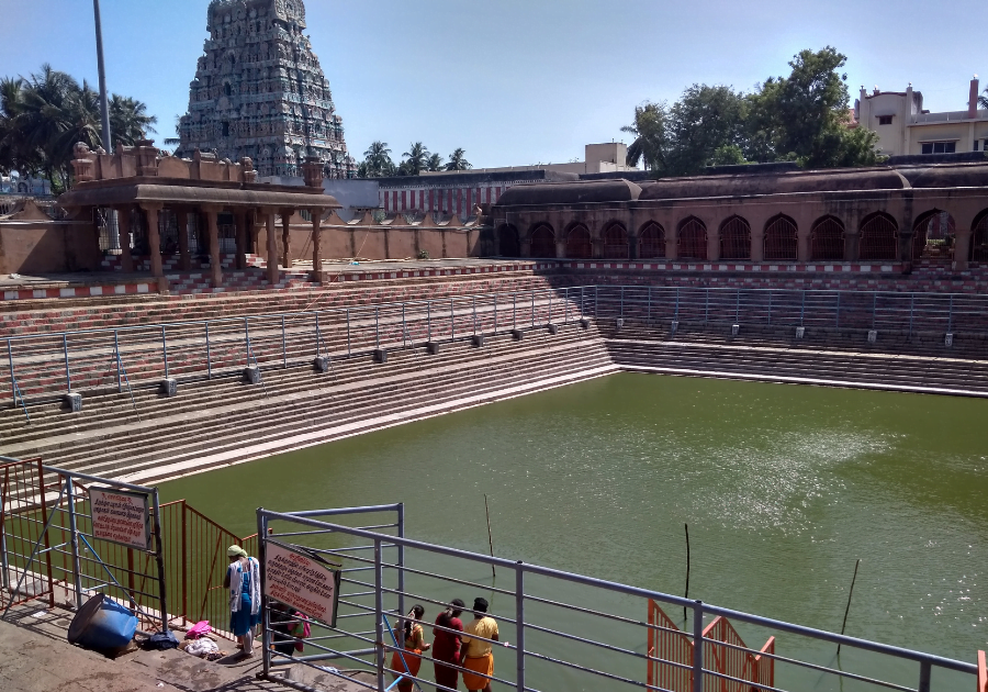 Adi Kumbeswarar temple pond